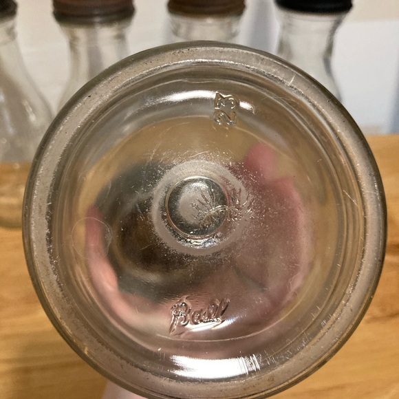 Sold! Vintage Motor Oil Glass Jars with Caddy - Picture 16 of 17